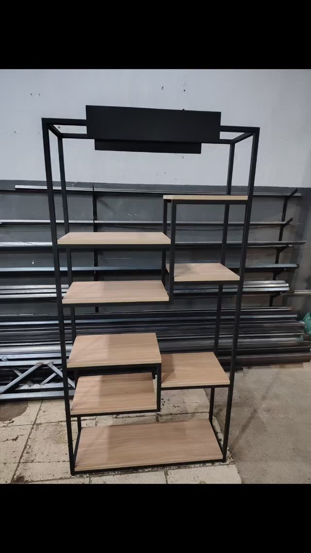 Mesa industrial em aço carbono e madeira - S&A Serralheria